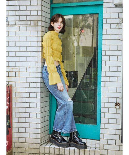 jouetie（ジュエティ）の「ローライズワイドデニム（デニムパンツ・レディース・ライトブルー/ブラック・SMALL/MEDIUM）」の5枚目の写真