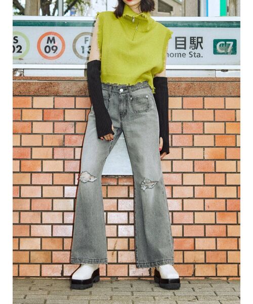 jouetie（ジュエティ）の「ローライズワイドデニム（デニムパンツ・レディース・ライトブルー/ブラック・SMALL/MEDIUM）」の11枚目の写真