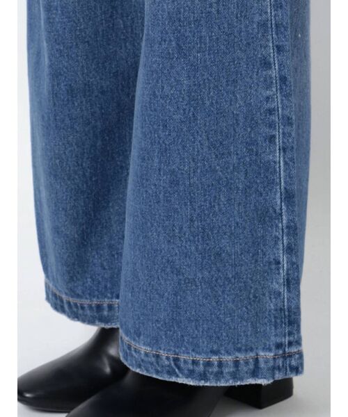 jouetie（ジュエティ）の「ローライズワイドデニム（デニムパンツ・レディース・ライトブルー/ブラック・SMALL/MEDIUM）」の18枚目の写真