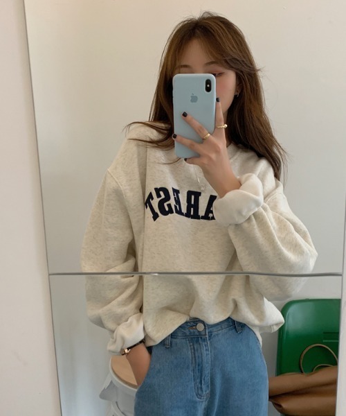 CLEA(クレア)の「刺繍カレッジロゴ 裏起毛ルーズプルオーバー(スウェット・レディース・オートミール/ネイビー・FREE)」の5枚目の写真