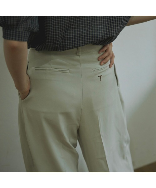 t a r o s u（タロス）の「t a r o s u high waist tuck pants/タロスハイウエストタックパンツ（スラックス・レディース・ナチュラル/ブラック・FREE）」の3枚目の写真