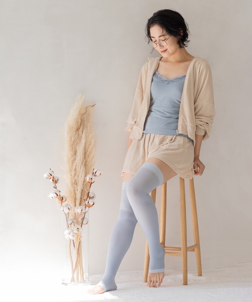 フェリシモMama（フェリシモママ）の「Ｍｏｒｅｄｄｅ　コットン混で心地いい　着圧ニーハイソックス（マタニティウェア/グッズ・レディース・ブルー/ブラウン系その他・ONE SIZE）」の3枚目の写真