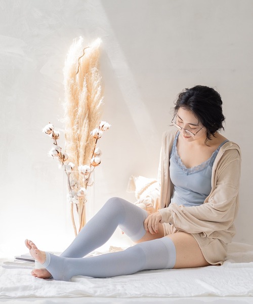 フェリシモMama（フェリシモママ）の「Ｍｏｒｅｄｄｅ　コットン混で心地いい　着圧ニーハイソックス（マタニティウェア/グッズ・レディース・ブルー/ブラウン系その他・ONE SIZE）」の6枚目の写真