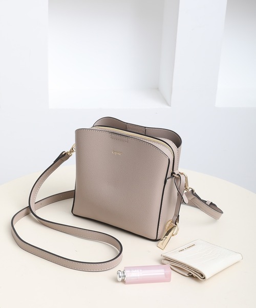 Ungrid（アングリッド）の「【Ungrid/アングリッド】【WEB限定商品】キーリングチャーム付　ミニショルダーバッグ（ショルダーバッグ・レディース・ブルー系その他/キャメル/アイボリー/グレイッシュベージュ/カーキ/ブラック/スモークピンク/オリーブ/ベージュ/ダークブラウン/ゴールド/シルバー/ライトブルー/ホワイト/ラベンダー/イエロー・FREE）」の6枚目の写真