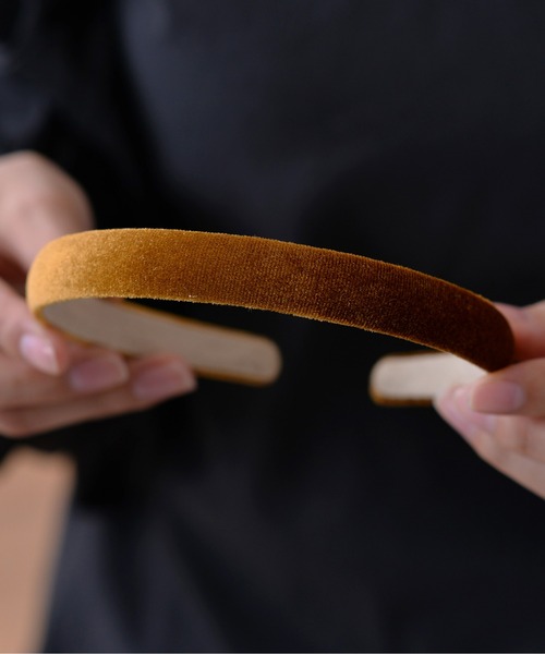 Monocoro toppi（モノコロトッピ）の「光沢 ベロア シンプル 太め カチューシャ（カチューシャ・レディース・ブラック/カーキ/ブラウン/アイボリー・フリー）」の17枚目の写真