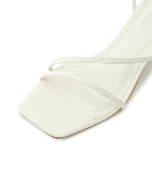 Juze（ジュゼ）の「ナローアシメストラップヒールサンダル（サンダル・レディース・ホワイト/ブラック/シルバー・22.5cm/23.5cm/24.5cm）」の9枚目の写真