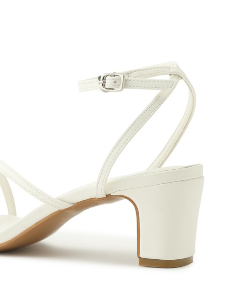 Juze（ジュゼ）の「ナローアシメストラップヒールサンダル（サンダル・レディース・ホワイト/ブラック/シルバー・22.5cm/23.5cm/24.5cm）」の10枚目の写真