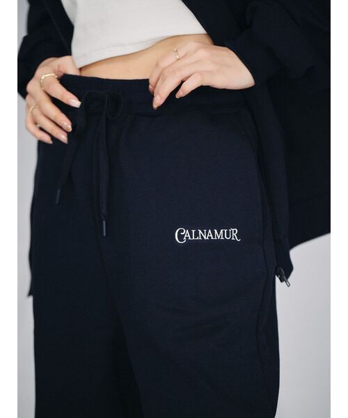 CALNAMUR（カルナムール）の「刺繍ロゴスエットパンツ（スウェット 