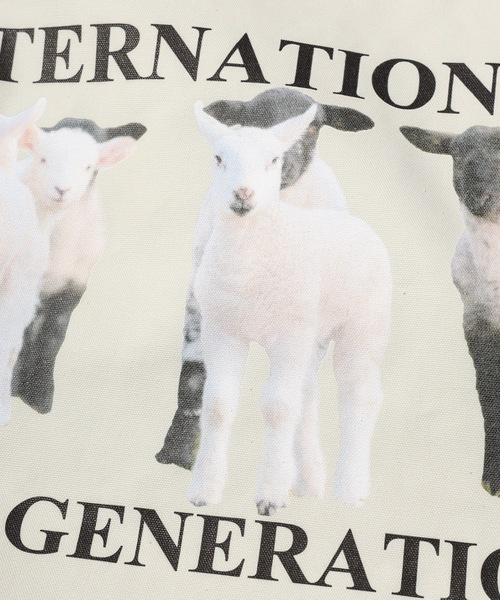 .efiLevol（エフィレボル）の「INTERNATIONAL NEW GENERATION Lambs Tote Bag（トートバッグ・メンズ・ライトグレー・ONESIZE）」の5枚目の写真