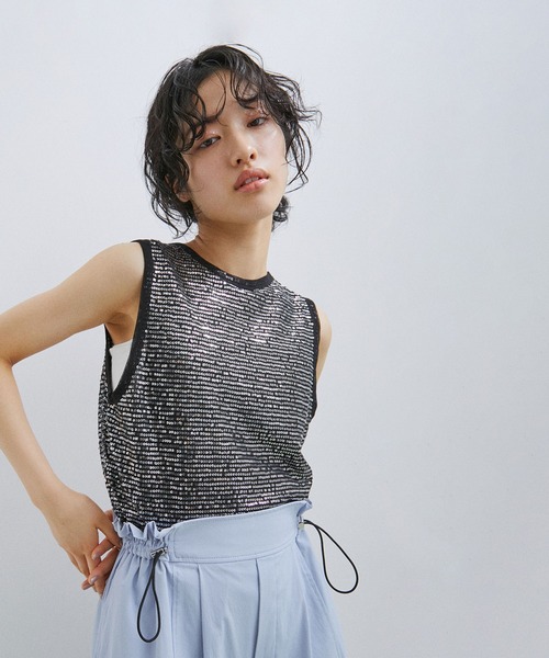 ADAM ET ROPE'(アダムエロペ)の「スパンコールタンク(タンクトップ・レディース・ブラック系その他/ホワイト・FREE)」の2枚目の写真