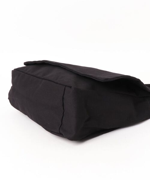 SPINNS（スピンズ）の「プレーン コットンフラップショルダーバッグ（ショルダーバッグ・メンズ・ブラック/ブラウン/オフホワイト/カーキ・ONESIZE）」の10枚目の写真
