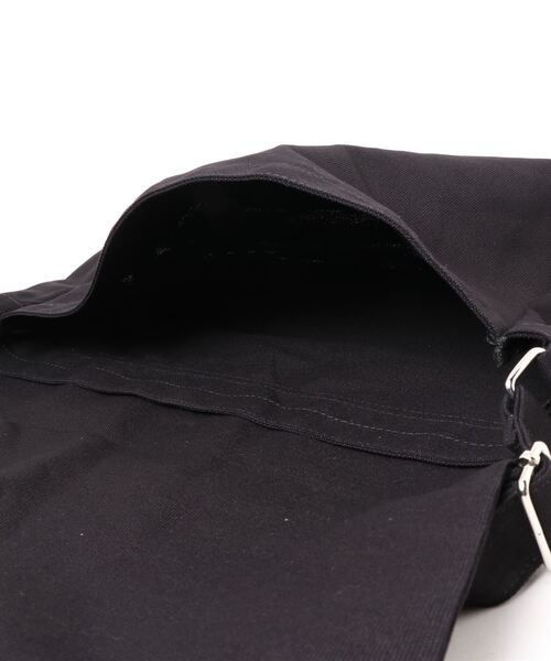 SPINNS（スピンズ）の「プレーン コットンフラップショルダーバッグ（ショルダーバッグ・メンズ・ブラック/ブラウン/オフホワイト/カーキ・ONESIZE）」の11枚目の写真