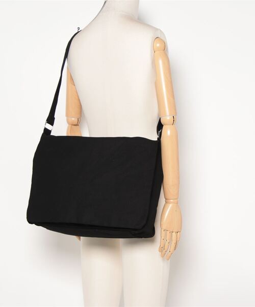 SPINNS（スピンズ）の「プレーン コットンフラップショルダーバッグ（ショルダーバッグ・メンズ・ブラック/ブラウン/オフホワイト/カーキ・ONESIZE）」の13枚目の写真