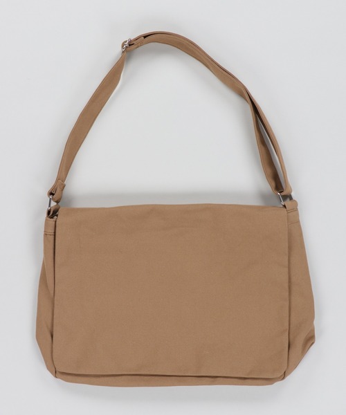 SPINNS（スピンズ）の「プレーン コットンフラップショルダーバッグ（ショルダーバッグ・メンズ・ブラック/ブラウン/オフホワイト/カーキ・ONESIZE）」の4枚目の写真