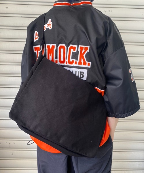 SPINNS（スピンズ）の「プレーン コットンフラップショルダーバッグ（ショルダーバッグ・メンズ・ブラック/ブラウン/オフホワイト/カーキ・ONESIZE）」の2枚目の写真