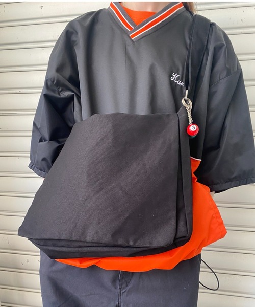 SPINNS（スピンズ）の「プレーン コットンフラップショルダーバッグ（ショルダーバッグ・メンズ・ブラック/ブラウン/オフホワイト/カーキ・ONESIZE）」の17枚目の写真