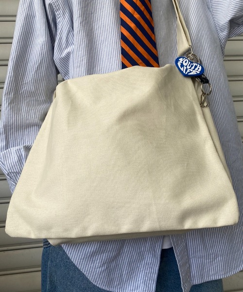 SPINNS（スピンズ）の「プレーン コットンフラップショルダーバッグ（ショルダーバッグ・メンズ・ブラック/ブラウン/オフホワイト/カーキ・ONESIZE）」の15枚目の写真