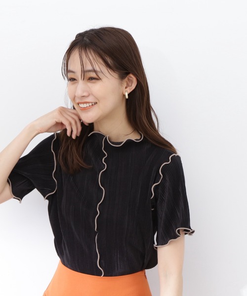 N.(N. Natural Beauty Basic)(エヌエヌナチュラルビューティーベーシック)の「◆バイカラープリーツトップス(シャツ/ブラウス・レディース・ブラック×ベージュ/ホワイト×ブラック・MEDIUM)」の4枚目の写真