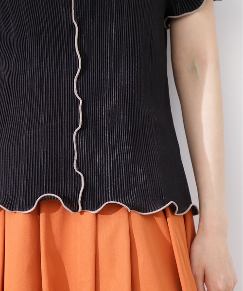 N.(N. Natural Beauty Basic)(エヌエヌナチュラルビューティーベーシック)の「◆バイカラープリーツトップス(シャツ/ブラウス・レディース・ブラック×ベージュ/ホワイト×ブラック・MEDIUM)」の6枚目の写真