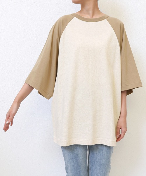 andme(アンドミー)の「配色ラグランバックロゴオーバーサイズTシャツ(Tシャツ/カットソー・レディース・ブルー/チャコールグレー/グレー/ベージュ・M)」の7枚目の写真