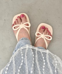 リボントングフラットサンダル