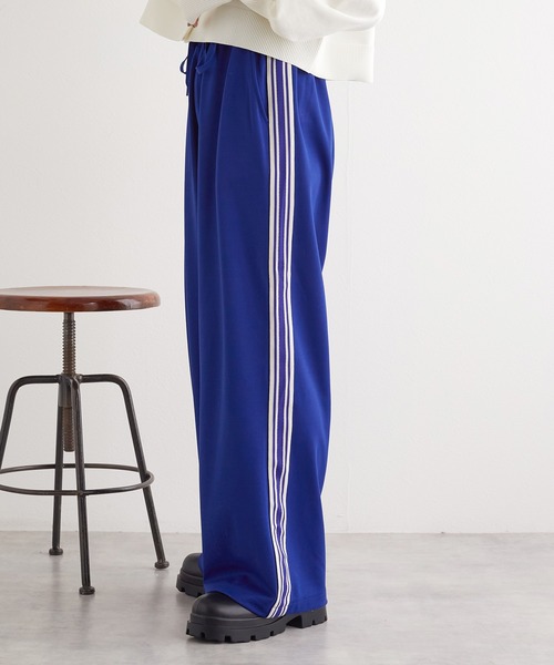 w closet（ダブルクローゼット）の「サイドライントラックパンツ（その他パンツ・レディース・ブルー/ブラック・FREE）」の12枚目の写真