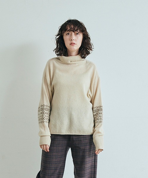 NARU FACTORY(ナルファクトリー)の「IASON タートルネックセーター(ニット/セーター・レディース・ブラック/ライトベージュ/モカ・FREE)」の1枚目の写真