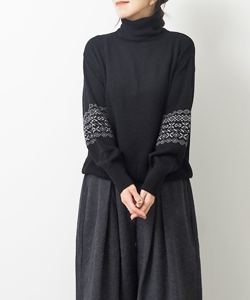 NARU FACTORY(ナルファクトリー)の「IASON タートルネックセーター(ニット/セーター・レディース・ブラック/ライトベージュ/モカ・FREE)」の2枚目の写真