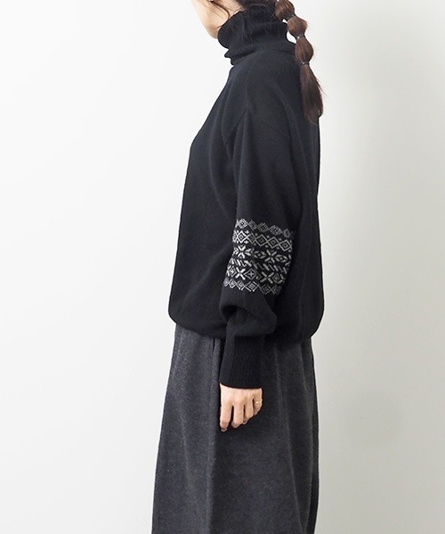 NARU FACTORY(ナルファクトリー)の「IASON タートルネックセーター(ニット/セーター・レディース・ブラック/ライトベージュ/モカ・FREE)」の6枚目の写真