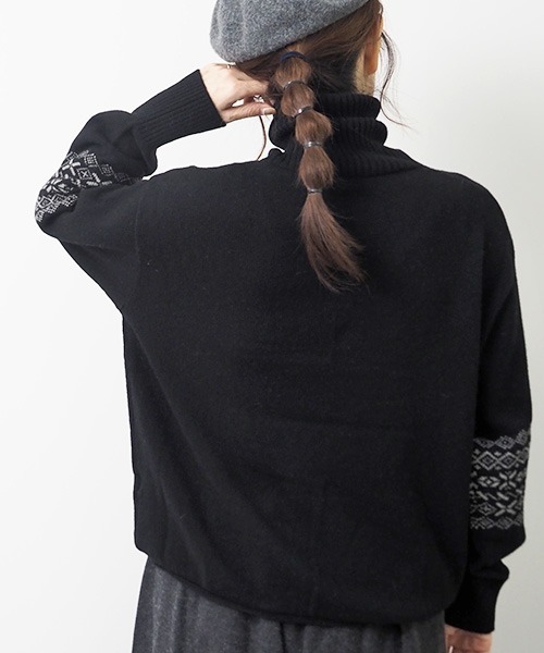 NARU FACTORY(ナルファクトリー)の「IASON タートルネックセーター(ニット/セーター・レディース・ブラック/ライトベージュ/モカ・FREE)」の7枚目の写真