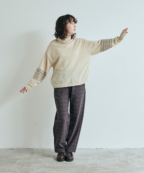 NARU FACTORY(ナルファクトリー)の「IASON タートルネックセーター(ニット/セーター・レディース・ブラック/ライトベージュ/モカ・FREE)」の11枚目の写真