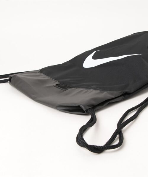 NIKE(ナイキ)の「【NIKE/ナイキ】ナップサック/通学・部活・旅行・プレゼントに◎軽量サブバッグ(バックパック/リュック・メンズ・ブラック・ONESIZE)」の3枚目の写真