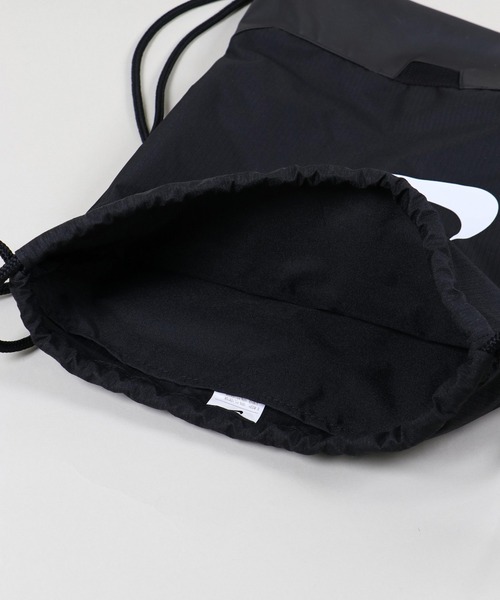 NIKE(ナイキ)の「【NIKE/ナイキ】ナップサック/通学・部活・旅行・プレゼントに◎軽量サブバッグ(バックパック/リュック・メンズ・ブラック・ONESIZE)」の5枚目の写真