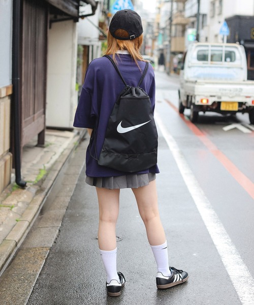 NIKE(ナイキ)の「【NIKE/ナイキ】ナップサック/通学・部活・旅行・プレゼントに◎軽量サブバッグ(バックパック/リュック・メンズ・ブラック・ONESIZE)」の9枚目の写真