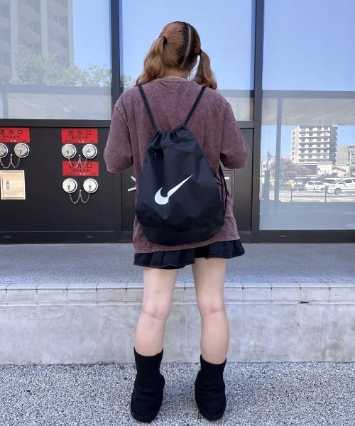 NIKE(ナイキ)の「【NIKE/ナイキ】ナップサック/通学・部活・旅行・プレゼントに◎軽量サブバッグ(バックパック/リュック・メンズ・ブラック・ONESIZE)」の13枚目の写真