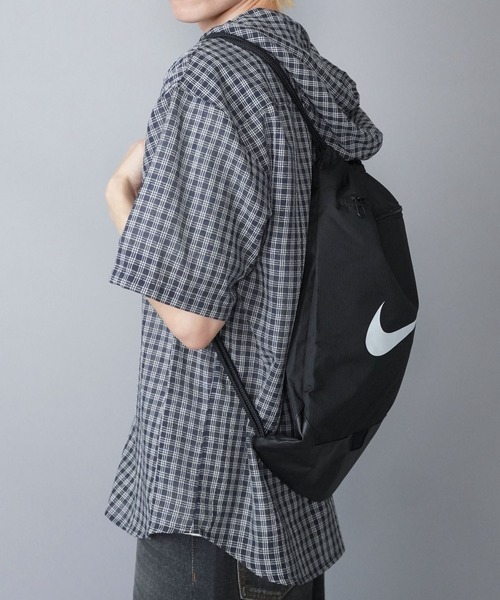 NIKE(ナイキ)の「【NIKE/ナイキ】ナップサック/通学・部活・旅行・プレゼントに◎軽量サブバッグ(バックパック/リュック・メンズ・ブラック・ONESIZE)」の15枚目の写真