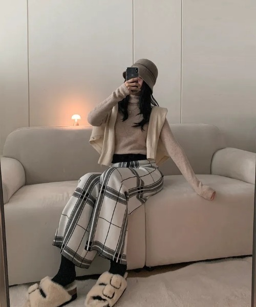 N.s（エヌドットエス）の「チェックニットワイドパンツ（その他パンツ・レディース・ホワイト/グレー/ブラック/モカ・FREE）」の7枚目の写真