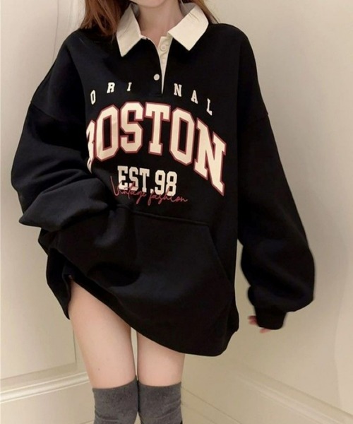 CANVAS+（キャンバスプラス）の「【CANVAS+】BOSTONプリント配色ポロ衿トップス（スウェット・レディース・レッド/ブラック・M）」の4枚目の写真