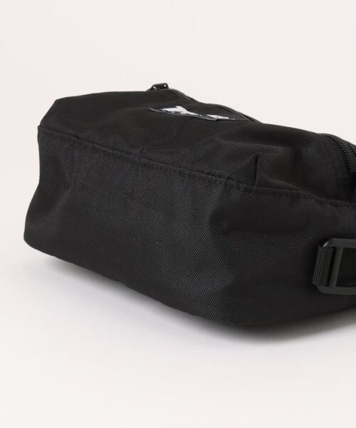 THRASHER（スラッシャー）の「撥水加工 横型 ミニショルダーポーチ BENCHMARKシリーズ（ショルダーバッグ・メンズ・ブラック・FREE）」の4枚目の写真