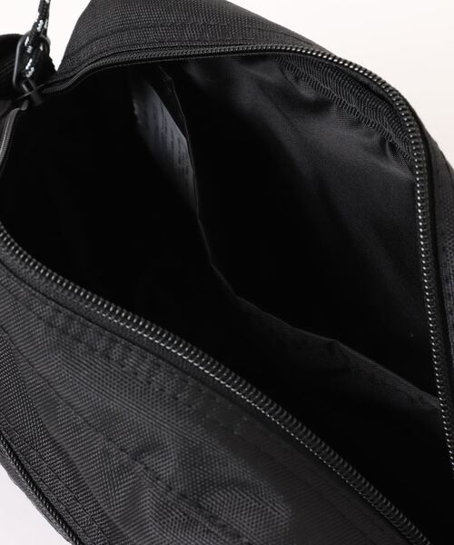 THRASHER（スラッシャー）の「撥水加工 横型 ミニショルダーポーチ BENCHMARKシリーズ（ショルダーバッグ・メンズ・ブラック・FREE）」の5枚目の写真