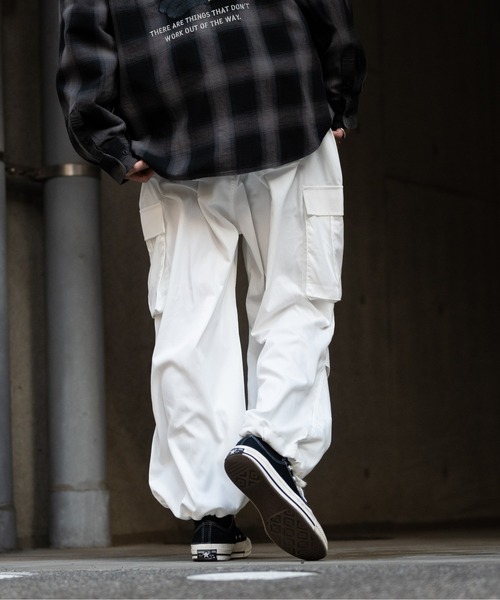 JOHN'S CLOSET（ジョンズクローゼット）の「【13】ナチュラルストレッチ オーバーカーゴパンツ（カーゴパンツ・メンズ・ブラック/オフホワイト/オリーブ/グレー・MEDIUM/LARGE）」の16枚目の写真