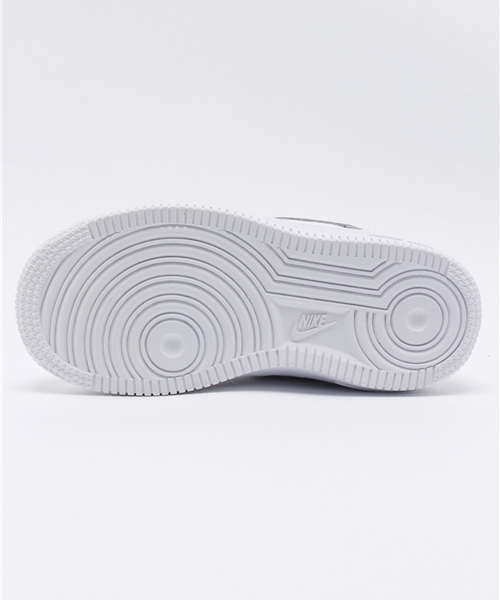 COMECHATTO&CLOSET（カムチャットアンドクロゼット）の「エアフォース1TD（スニーカー・キッズ・ブラック/ホワイト・13cm/14cm/15cm/16cm）」の8枚目の写真