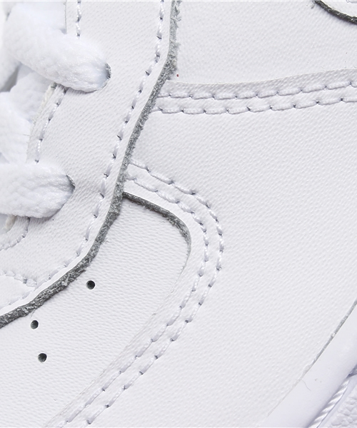 COMECHATTO&CLOSET（カムチャットアンドクロゼット）の「エアフォース1TD（スニーカー・キッズ・ブラック/ホワイト・13cm/14cm/15cm/16cm）」の6枚目の写真