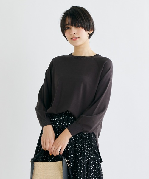 INED CLARO（イネドクラロ）の「【AIが導いた春ニット】ヴィスコースエステルクルーネックニット（ニット/セーター・レディース・ネイビー/スミクロ/グレー/オフホワイト/ベージュ・フリー）」の2枚目の写真