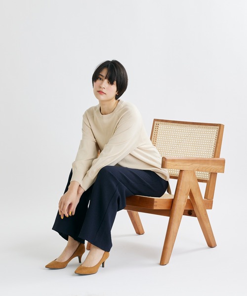 INED CLARO（イネドクラロ）の「【AIが導いた春ニット】ヴィスコースエステルクルーネックニット（ニット/セーター・レディース・ネイビー/スミクロ/グレー/オフホワイト/ベージュ・フリー）」の19枚目の写真