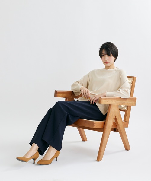 INED CLARO（イネドクラロ）の「【AIが導いた春ニット】ヴィスコースエステルクルーネックニット（ニット/セーター・レディース・ネイビー/スミクロ/グレー/オフホワイト/ベージュ・フリー）」の17枚目の写真
