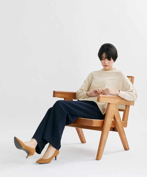 INED CLARO（イネドクラロ）の「【AIが導いた春ニット】ヴィスコースエステルクルーネックニット（ニット/セーター・レディース・ネイビー/スミクロ/グレー/オフホワイト/ベージュ・フリー）」の14枚目の写真