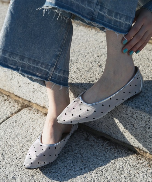 forksy.（フォルクシー）の「【forksy.】シアーハートフロッキーパンプス（パンプス・レディース・シルバー/アイボリー/ブラック/ゴールド・LL/L/M/S）」の2枚目の写真