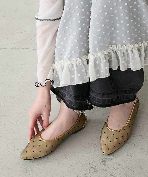 forksy.（フォルクシー）の「【forksy.】シアーハートフロッキーパンプス（パンプス・レディース・シルバー/アイボリー/ブラック/ゴールド・LL/L/M/S）」の4枚目の写真