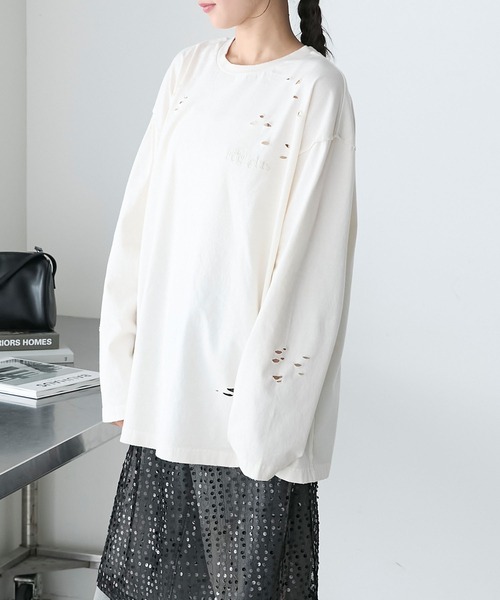 forksy.(フォルクシー)の「【forksy.】ダメージ加工ワンポイント刺繍ピグメントロンT(Tシャツ/カットソー・レディース・オフホワイト/ライトグリーン/ブラック・FREE)」の5枚目の写真